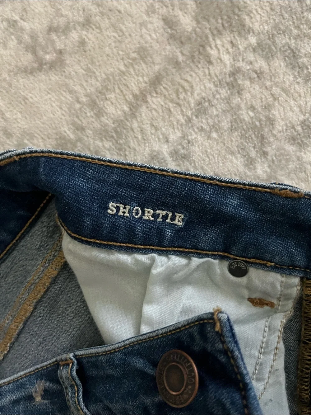 American Eagle Outfitters Dark Blue Distressed Denim Cutoff Shorts sz 4